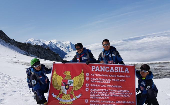 Unique Way  From BRI, Pramuka And Vanaprastha Promote Indonesia In The Mountains Of Alpen, Western Europe