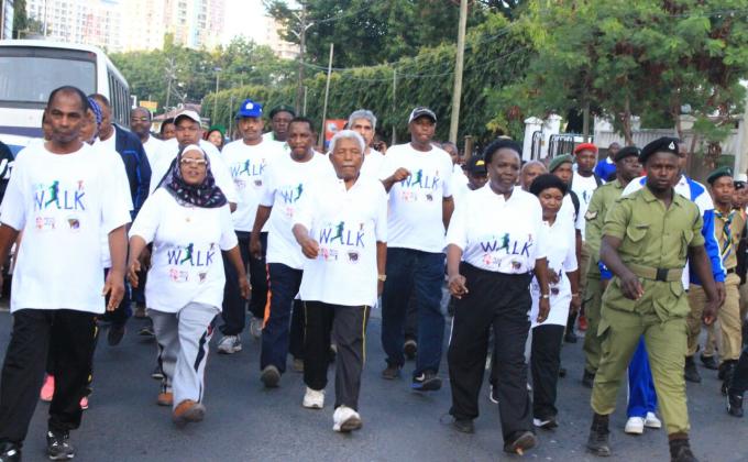 Rais Mstaafu Mzee Mwinyi Aongoza Matembezi ya Skauti Dar es salaam