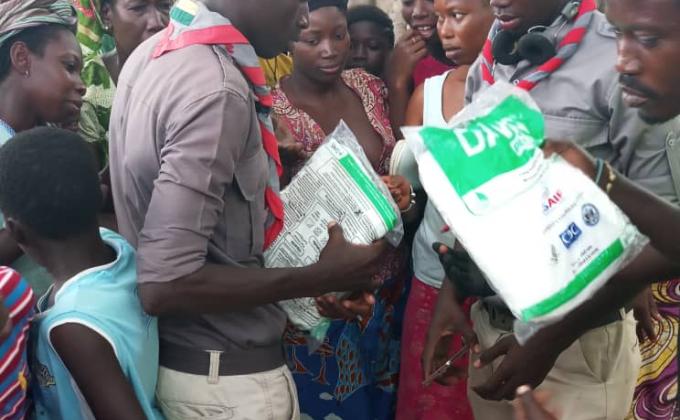 DISTRIBUTION DE MOUSTIQUAIRES A LA POPULATION PAR LES SCOUTS DU SÉNÉGAL(Dakar)