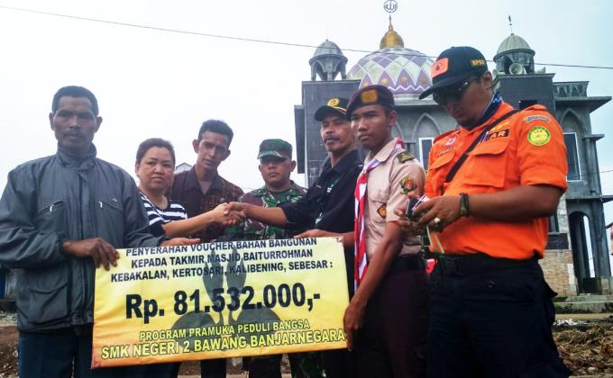 Jelang Ramadhan Pramuka Salurkan Bantuan Perbaikan Masjid Akibat Gempa