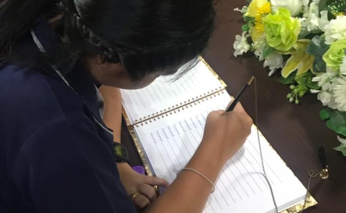 ร่วมลงนามถวายพระพรวันแม่แห่งชาติ