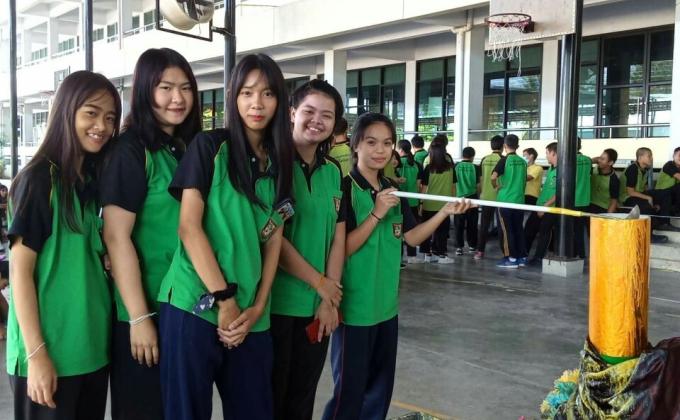 ร่วมหล่อเทียนพรรษากับทางวิทยาลัย