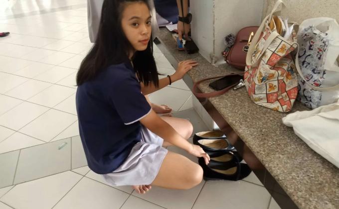 จัดระเบียบรองเท้หน้าชั้นเรียน