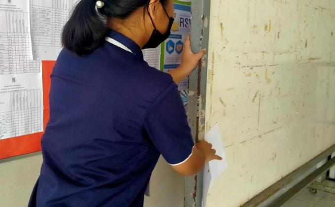 จิตอาสาช่วยเก็บกระดาน