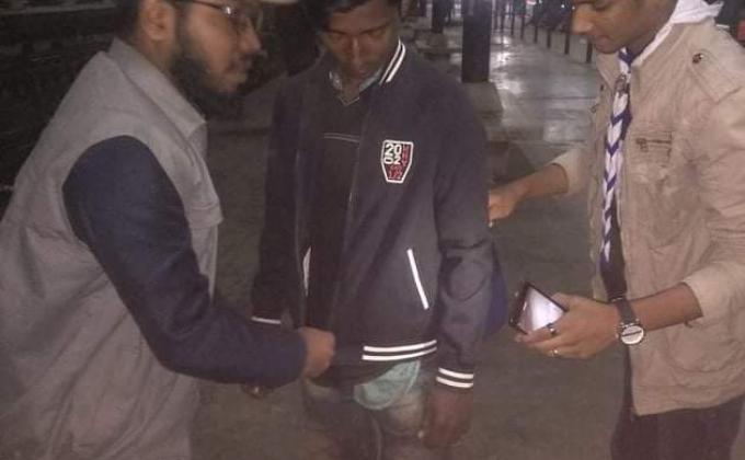পথো শিশুদের মাঝে শীতবস্র বিতরণ।।