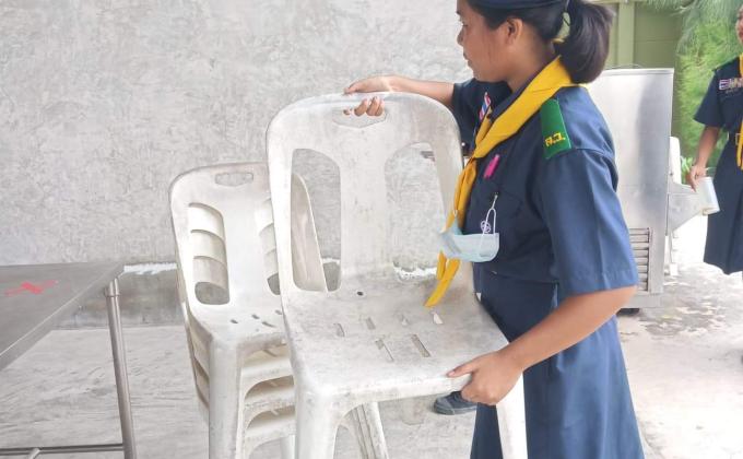 จิตอาสาเก็บเก้าอี้