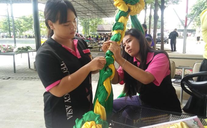 จัดรถขบวนแห่เทียน