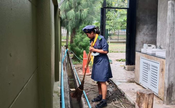 กวาดเศษขยะในท่อ