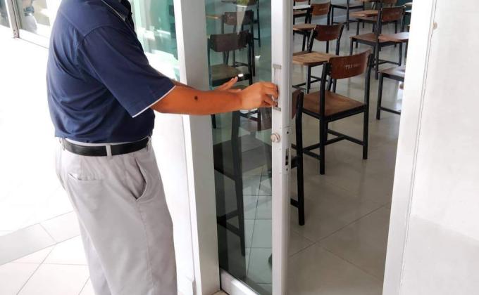 ปิดประตูห้องเรียน