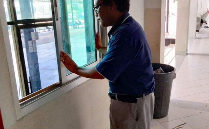 ปิดหน้าต่างห้องเสียง