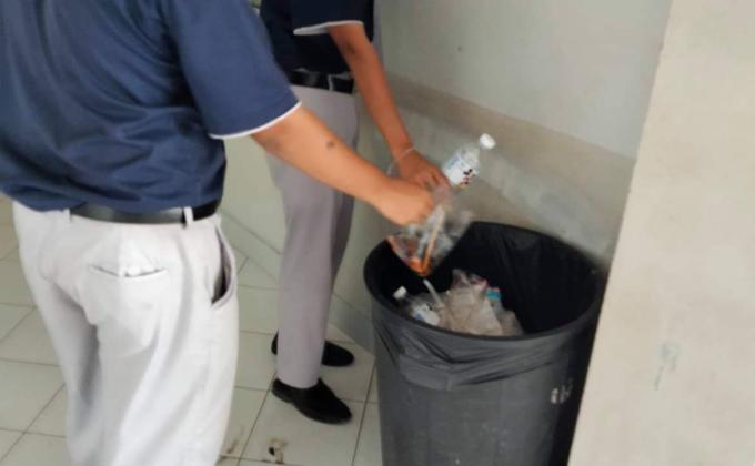 ทิ้งขยะ