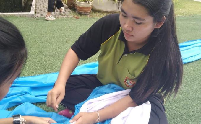 จัดผ้ารูปพระราชินี