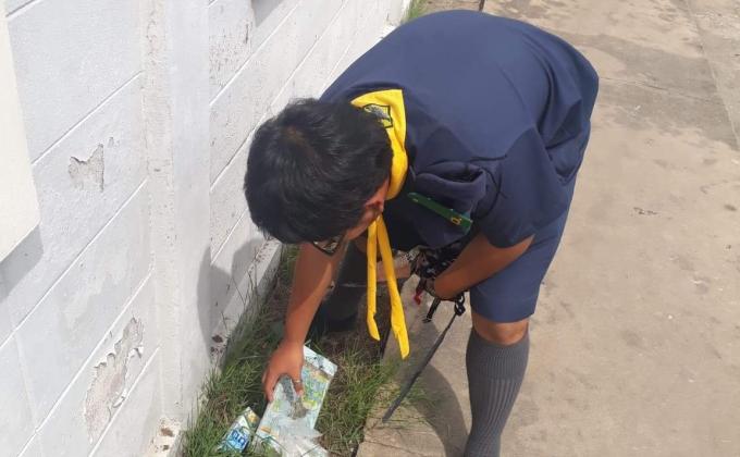 เก้บขยะข้างคลอง