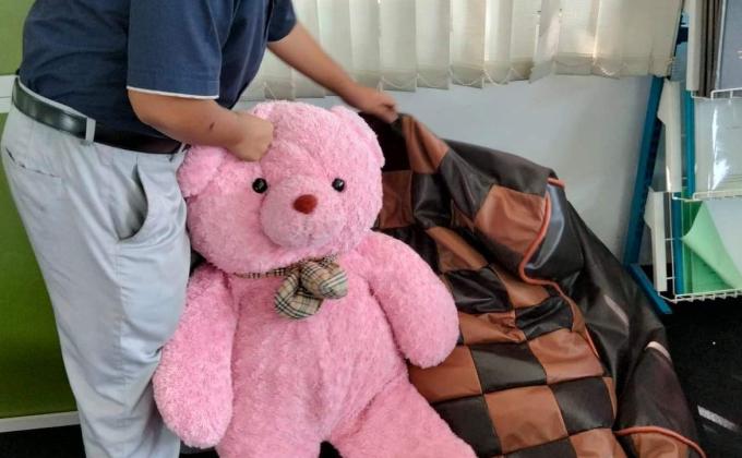 จัดของในห้องสมุด