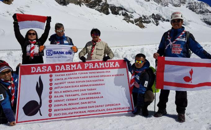 Setelah Kibarkan Merah Putih di Puncak Eiger dan Montets, Tim Pramuka Indonesia Menuju Mont Blanc, Prancis.