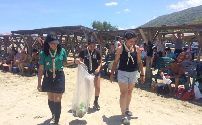 RECOLECCIÓN DE RESIDUOS EN LA PLAYA “LOS ÁNGELES” “Aportando un granito de arena para un medio ambiente saludable”