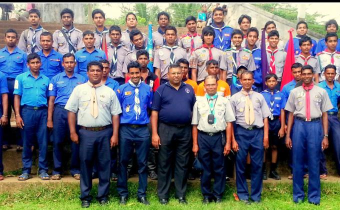 Sea Rovers of the 136th Centenary Sea Scout Ship and Negombo District Rovers convey the message of peace along the Hamilton Canal