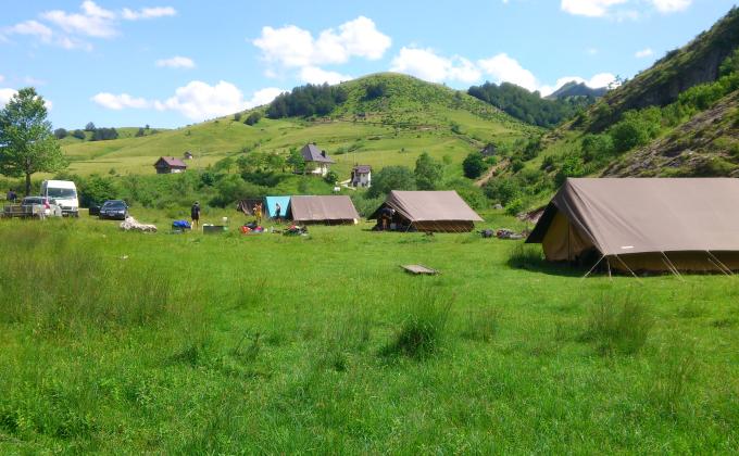 BELGIAN SCOUTS ON THE TOP OF THE BOSNIA'S PEAKS