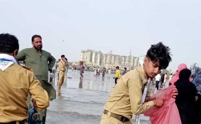 Cleaning sea water 