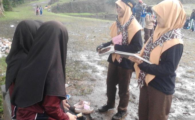 berprabuhi saat perkemahan pramuka pondok pesantren Se-Jawa barat