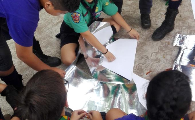 Veracruz go Solar de visita al Grupo 11 Baluarte, para construir con la Tropa unas cocinas solares.