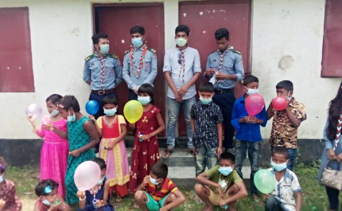 মাগুরা আদর্শ কলেজ রোভার স্কাউট ইউনিট এর সুবিধা বঞ্চিত শিশুদের নিয়ে ইদ আনন্দ ও করোনা সুরক্ষা সামগ্রী বিতরণ।