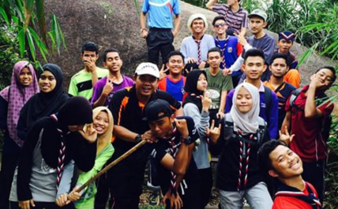 MOUNTAIN CLIMBING EXPEDITION BY : SCOUT G-ROVERS AND 122