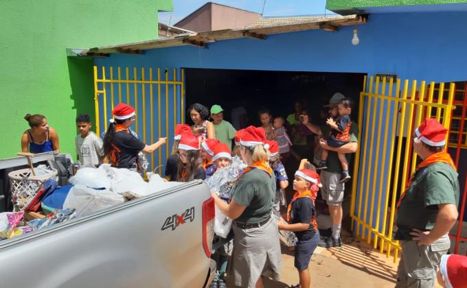 1° NATAL SOLIDÁRIO ALCATEIA FLOR VERMELHA - GEEN - FAZENDO UMA CRIANÇA FELIZ 