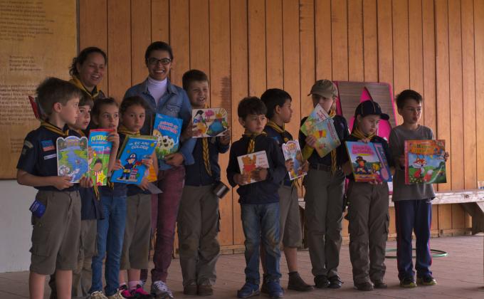 Doe um livro, distribua sorrisos