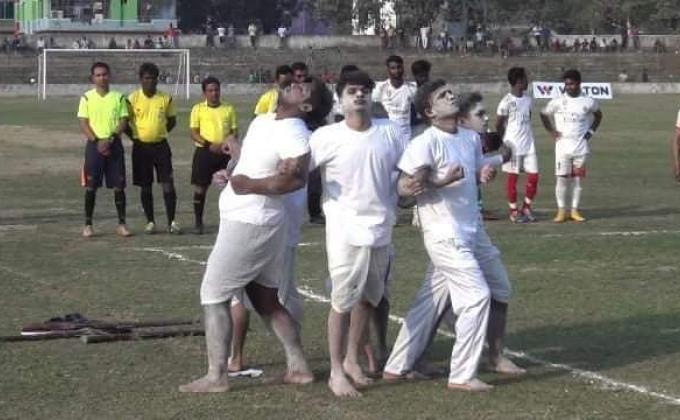 এটিএন বাংলা গোল্ড কাপ ফুটবল টুর্নামেন্ট ২০২১ এর উদ্বোধনী অনুষ্ঠানে বীরগঞ্জ সরকারি কলেজ রোভার স্কাউট গ্রুপ এর ডিসপ্লে প্রদর্শন।