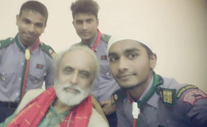 সাংস্কৃতিক প্রতিযোগিতার পুরষ্কার বিতরণী অনুষ্ঠানে স্বেচ্ছাসেবক হিসেবে দায়িত্ব পালন।