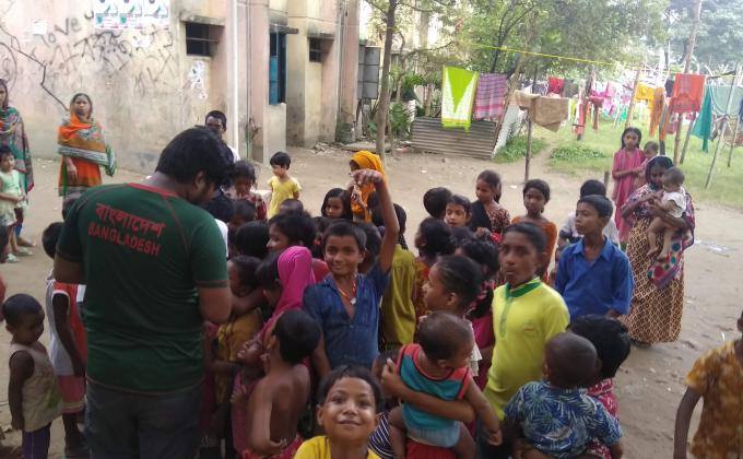 পথশিশুদের শিক্ষাদান