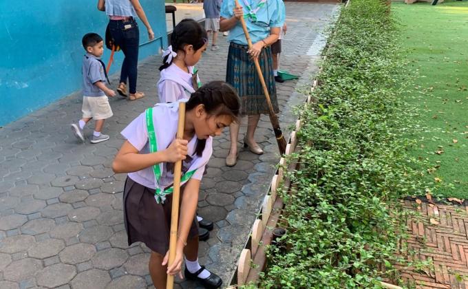 กิจกรรมจิตอาสากวาดรางน้ำ