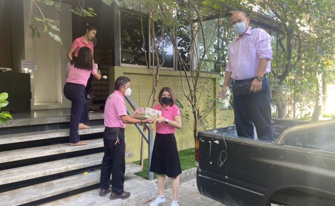 จิตอาสา เตรียมนมโรงเรียนบริการให้ผู้ปกครอง