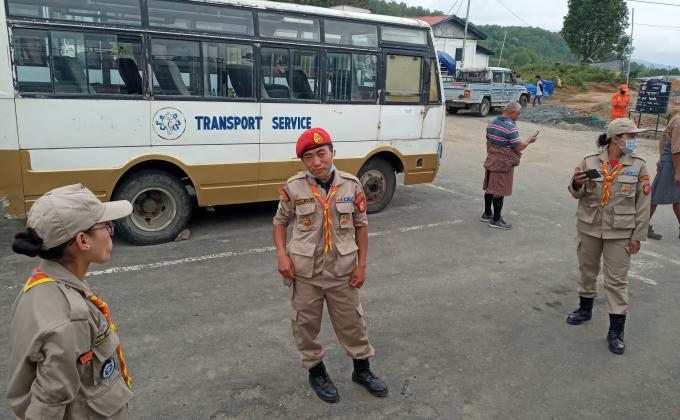 Making peoples to maintain social distance.