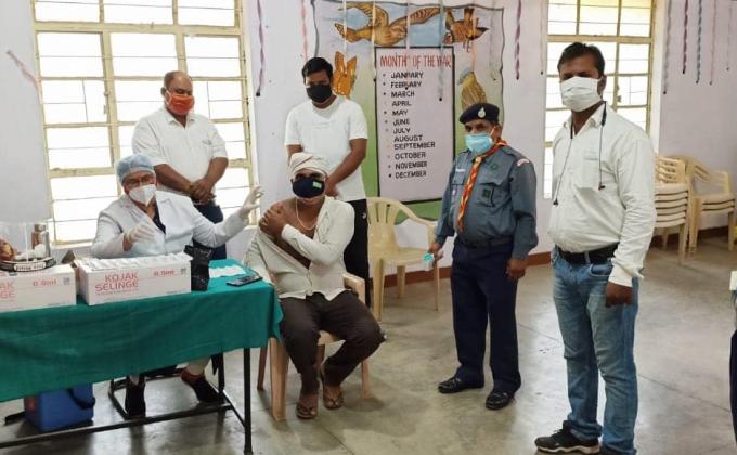 HELP IN VACCINATION CENTER