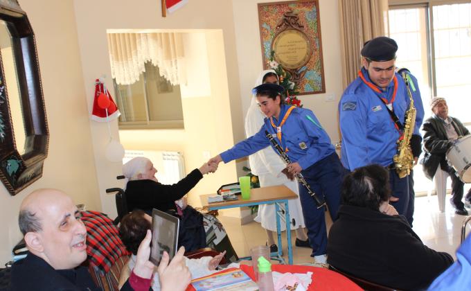 De la salle scout visited various associations during christmas time in order to bring joy to people