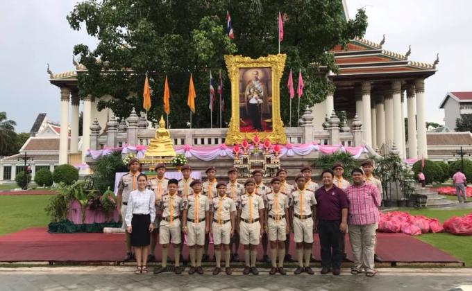 ลูกเสือโรงเรียนเทพศรินทร์บริการสังคมด้วยการช่วยงานรับบาตรพระวัดเทพศิรินทราวาส