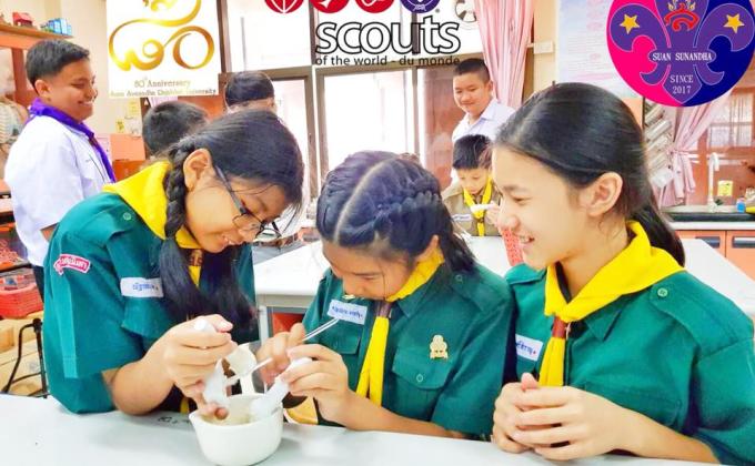 กิจกรรมบูรณาการความรู้และรายได้เพื่อน้องครั้งที่2 การทดลองการย่อยเเป้ง