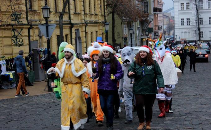  Parade of St Nicholas assistants
