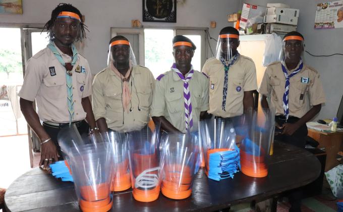 Scouts contre le COVID 19/ Fabrication des Visière de protection