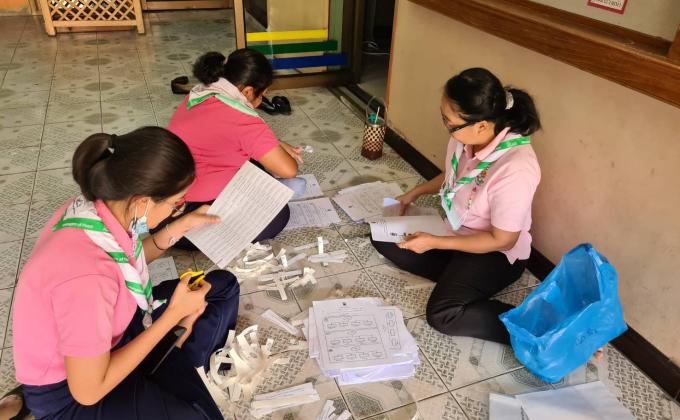 จิตอาสาตัดกระดาษ