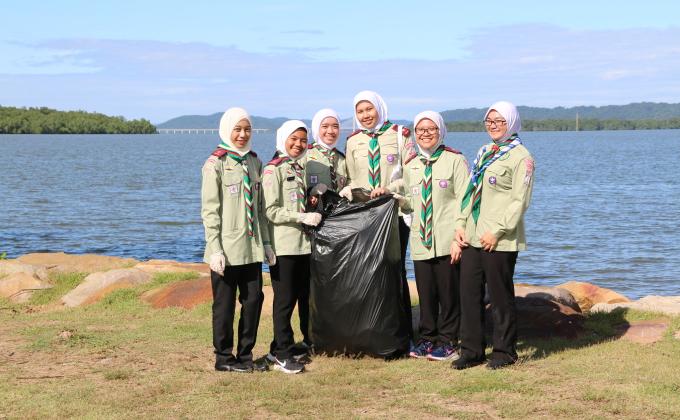 KEMPEN MEMBERSIHKAN TAMAN REKREASI PANTAI SERASA SEMPENA SAMBUTAN HARI ALAM SEKITAR SEDUNIA 