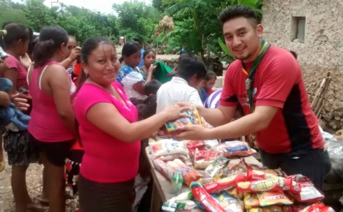 Ayudando a la comunidad de Ekpedz, Yucatan, Mexico