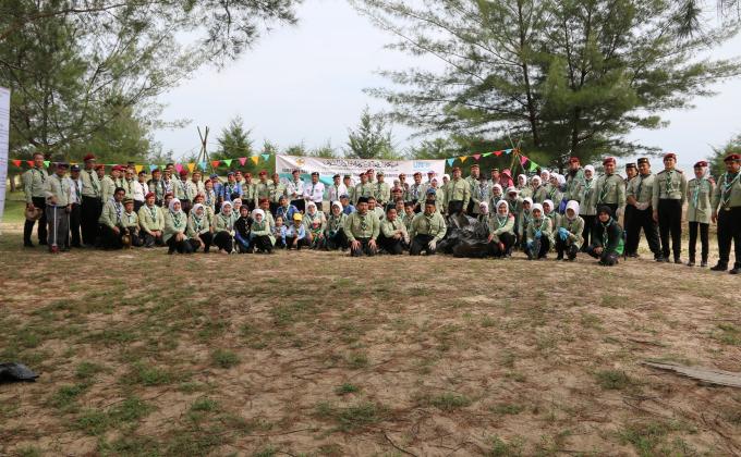 KEMPEN MEMBERSIHKAN PANTAI MUARA SEMPENA SAMBUTAN HARI ALAM SEKITAR SEDUNIA 