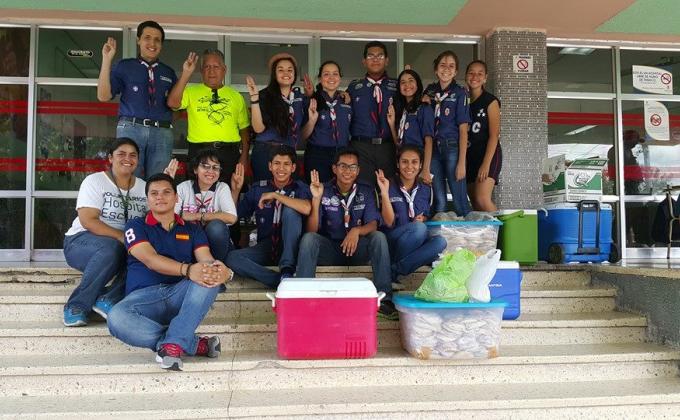 Preparación y entrega de almuerzos a familiares de pacientes del Hospital Escuela Universitario