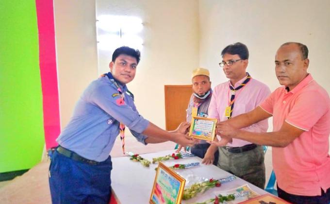 "কবিতা আবৃত্তি" প্রতিযোগিতায় জেলা পর্যায়ে দ্বিতীয় স্থান অধিকার করাই আমাকে দোয়েল মুক্ত স্কাউট গ্রুপ এর পক্ষ থেকে শুভেচ্ছা উপহার 