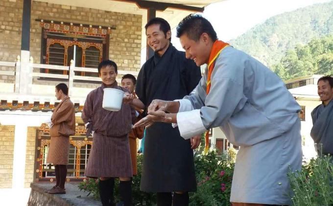 Handwashing and caring goes together