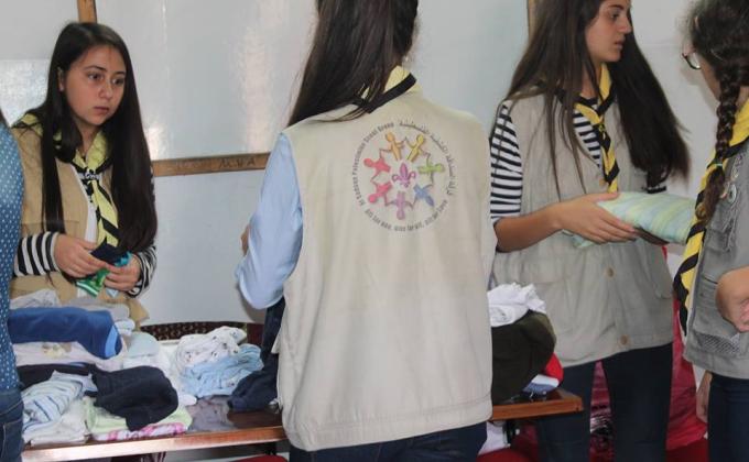 مرشدات الصداقة الفلسطينية يقمن بالنشاط التطوعي السنوي لتوزيع الملابس على الفقراء تحت شعار : اغسلها واكويها واهديها 