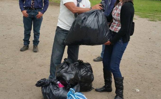 Proyecto de Servicio a la Comunidad "Regala Esperanza" Navidad 2015